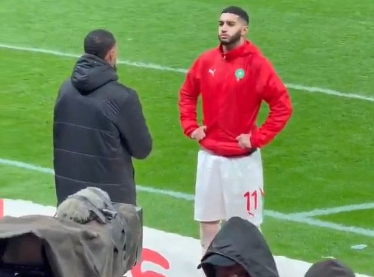 Scene aiuritoare în finala Cupei Africii: în TIMPUL meciului, l-au tăvălit să-i fure prosopul!