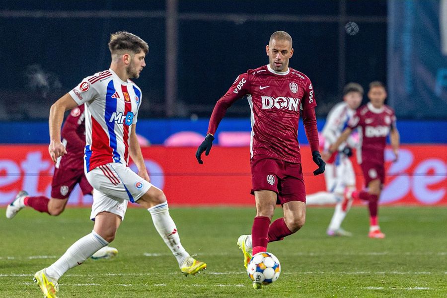 Paul Iacob și Islam Slimani, în CFR Cluj - Oțelul 1-0. Foto: Facebook @Fotbal Club CFR 1907 CLUJ Nana Boateng, prezentat la Petrolul Ploiești! Urmează atacantul