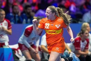 A marcat duminică 6 goluri împotriva Bistriței în Liga Campionilor și luni a semnat în „Liga Florilor”