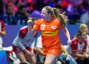 A marcat duminică 6 goluri împotriva Bistriței în Liga Campionilor și luni a semnat în „Liga Florilor”