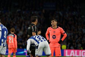 De Jong și Hansi Flick și-au vărsat nervii pe arbitru: „Nu cumva e ăla care sezonul trecut..”