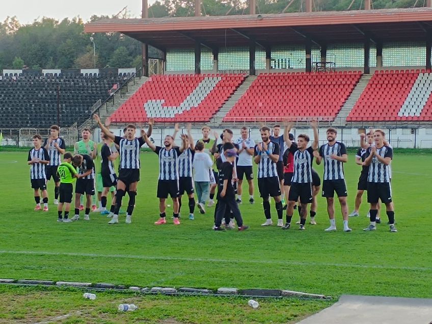 Cum arăta stadionul din Petroșani în 2025 / Foto: Facebook