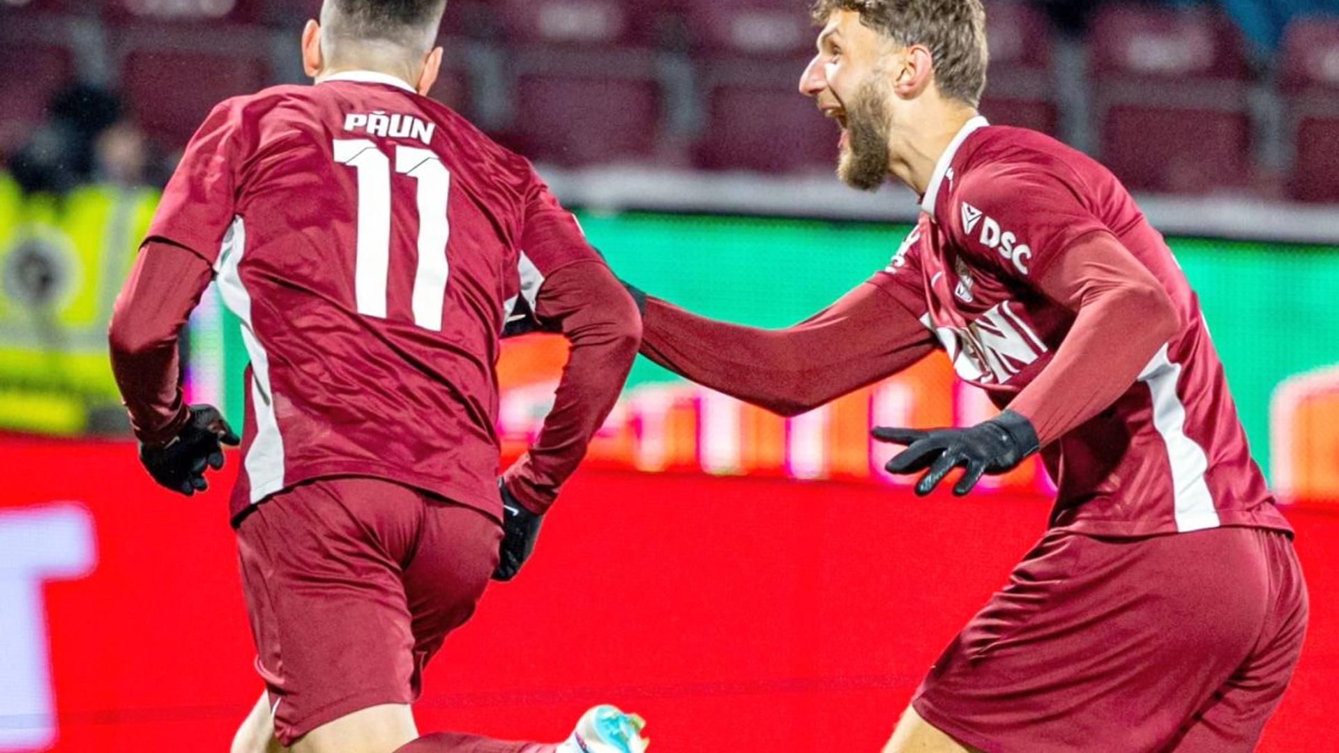 Iuliu Mureșan discutând în biroul clubului CFR Cluj despre datorii, monitorizare UEFA și vânzare jucători pentru stabilitate financiară | sursa foto: Gazeta Sporturilor