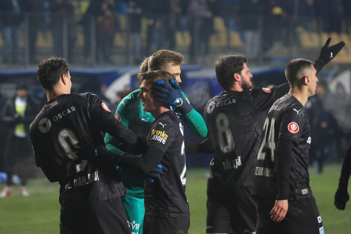 Ce UMILINȚĂ! Universitatea Craiova nu stă la discuții cu Petrolul și revine pe primul loc în Superliga » Clasamentul