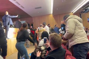 Haos și după finala Cupei Africii! Ambuscadă la conferință, au strigat la selecționer