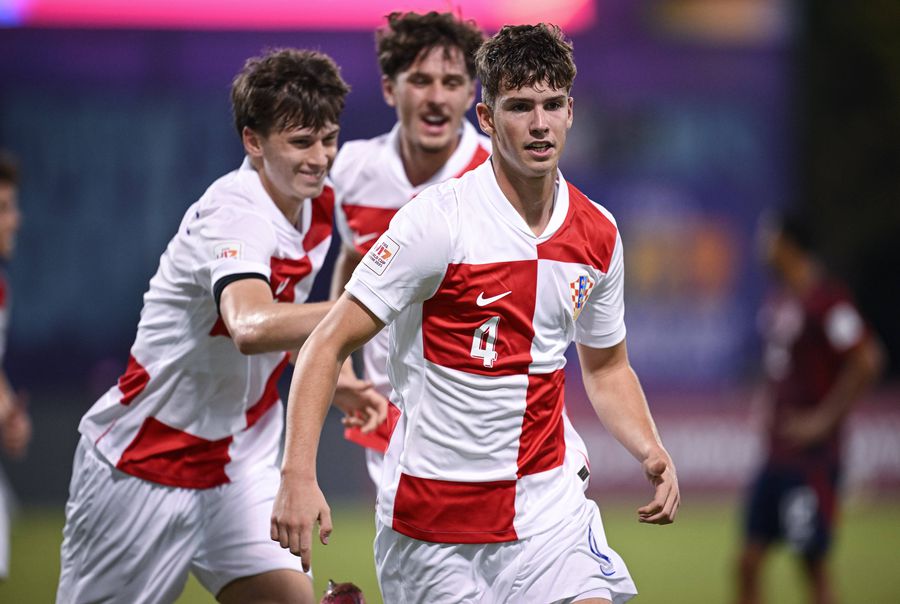 Transfer la Inter! Chivu l-a luat pe fotbalistul adversarei celor de la FCSB