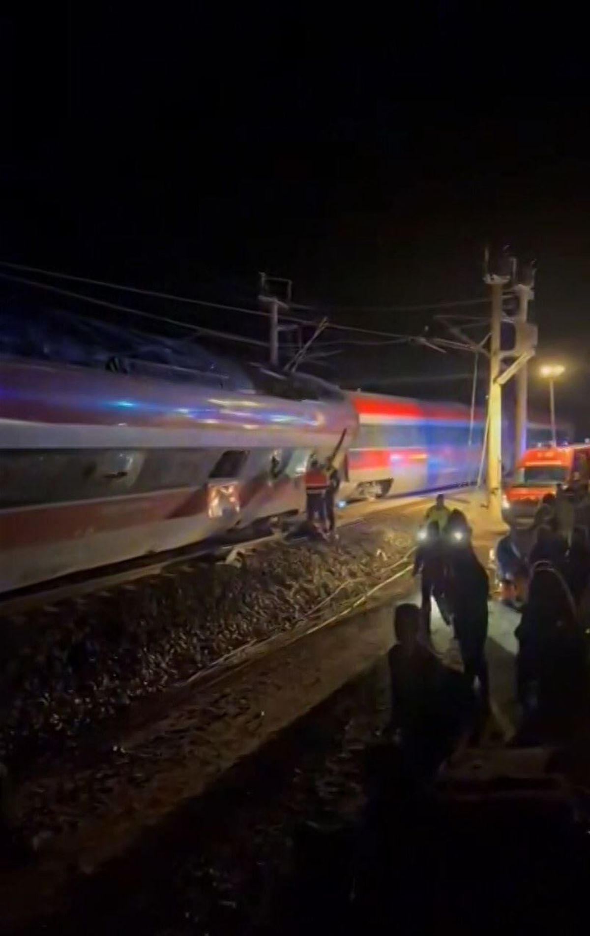 Atenție, imagini cu impact emoțional! Tragedie feroviară la Adamuz cu zeci de victime