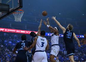 „Lăsați Groenlanda în pace” » Imnul american a fost întrerupt înaintea meciului NBA din Londra
