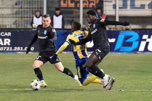 Petrolul - Universitatea Craiova » Penalty în minutul 15, după gafa fostului rapidist Ignat!