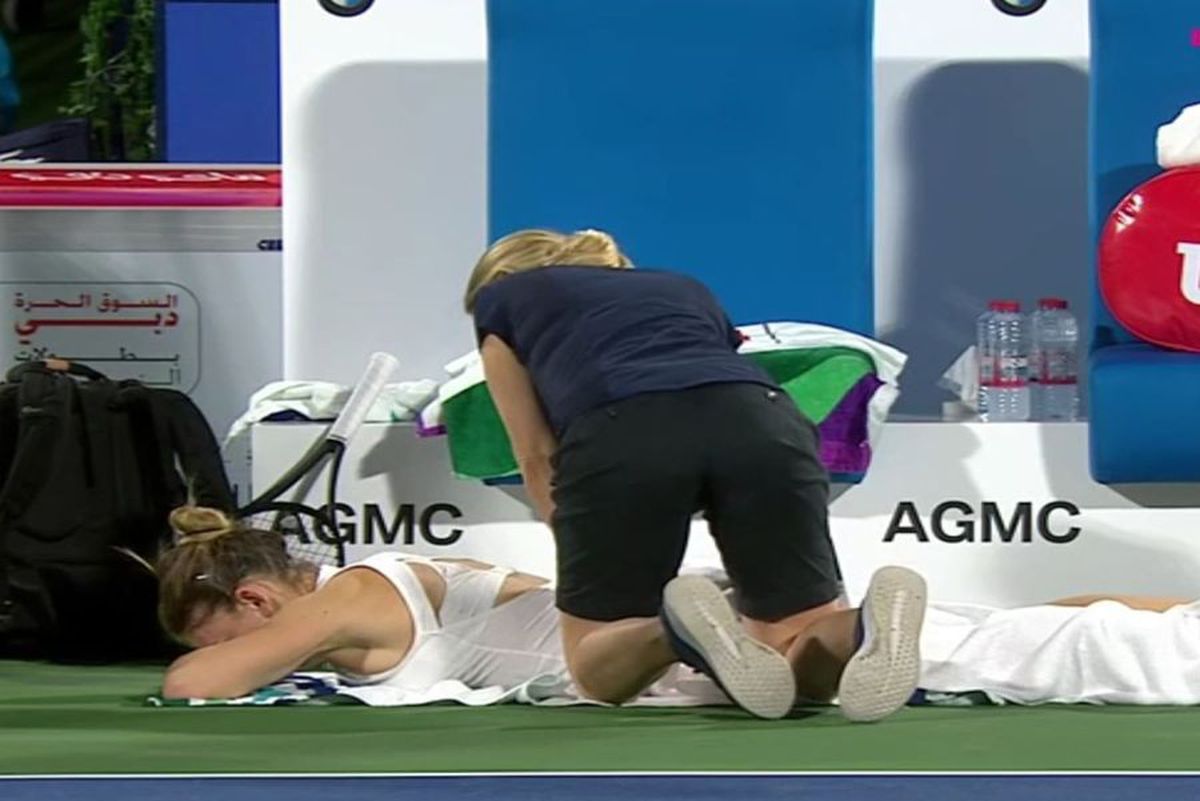 SIMONA HALEP - ONS JABEUR // FOTO Halep, probleme medicale la Dubai! Durerile la spate i-au dat emoții Simonei