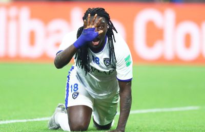 Clipe de panică la Al Hilal! Gomis a leșinat din nou înainte de meci, dar și-a revenit, a intrat și a reușit o „dublă”!
