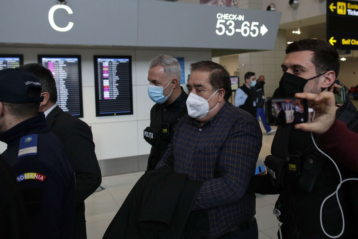 UPDATE // Ioan Niculae, încătușat pe aeroport! Desfășurare impresionantă de forțe