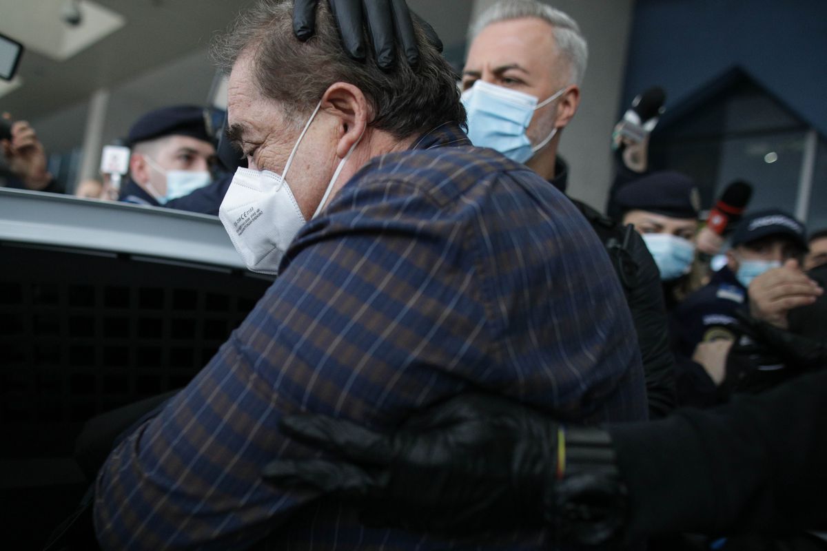 EXCLUSIV Campionul prizonier și înfometat » Imagini sfâșietoare cu cel mai titrat cal de la secția de echitație a CSA Steaua » „Viața lui e în pericol” vs „Astea-s aberații”