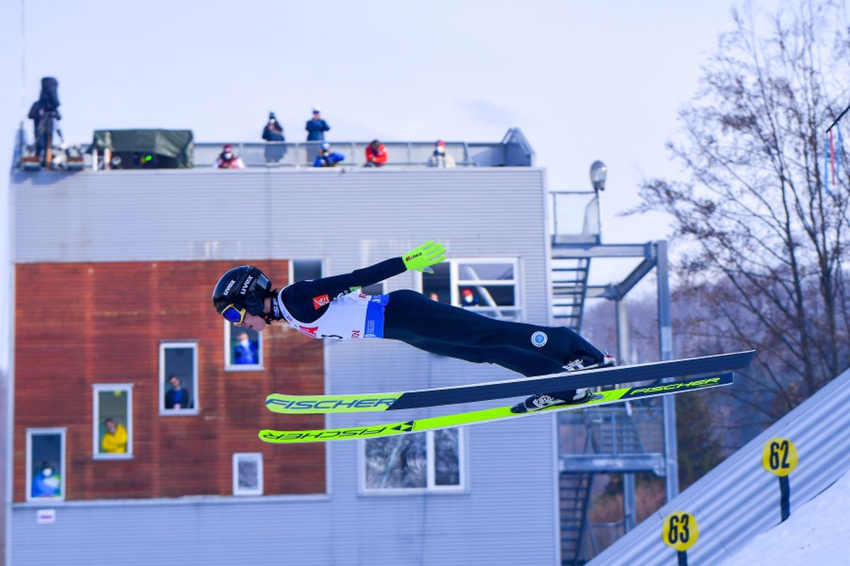 Săritorii japonezi au cucerit Râşnovul! Takanashi și Kobayashi s-au impus în etapele de Cupă Mondială, care s-au disputat pe trambulinele din Valea Cărbunării