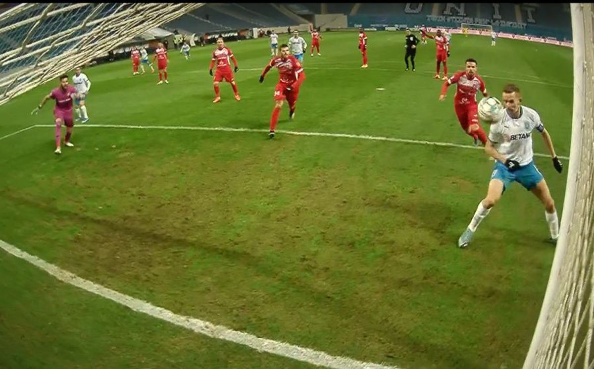 FOTO Alexandru Cicâldău și Nicușor Bancu, ratări incredibile la aceeași fază! Mingea s-a plimbat pe linia porții