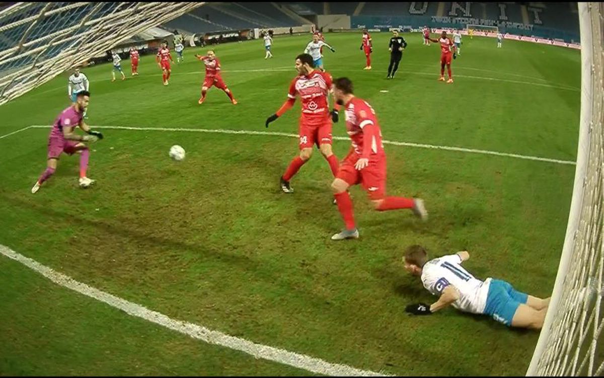 Craiova - Hermannstadt, ratare Cicâldău și Bancu / FOTO: Captură @Telekom Sport 1