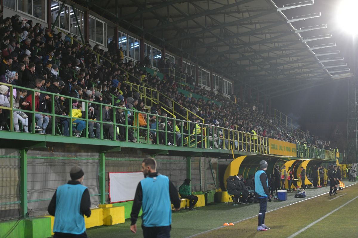 Stadion arhiplin la CS Mioveni - FCSB // foto: Vlad Nedelea & Cristi Preda