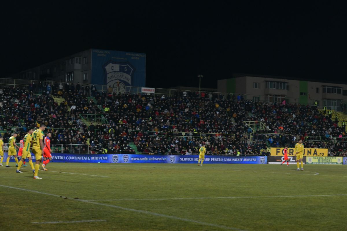 Au încălcat legea la CS Mioveni - FCSB » Ce s-a întâmplat în tribune
