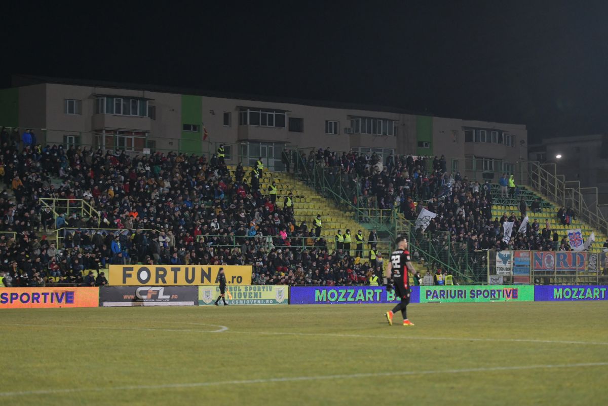 Stadion arhiplin la CS Mioveni - FCSB // foto: Vlad Nedelea & Cristi Preda