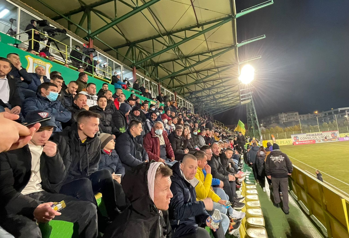 Au încălcat legea la CS Mioveni - FCSB » Ce s-a întâmplat în tribune