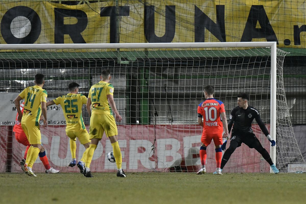 Cum a reușit CS Mioveni s-o încurce pe FCSB » Explicațiile lui Sabău