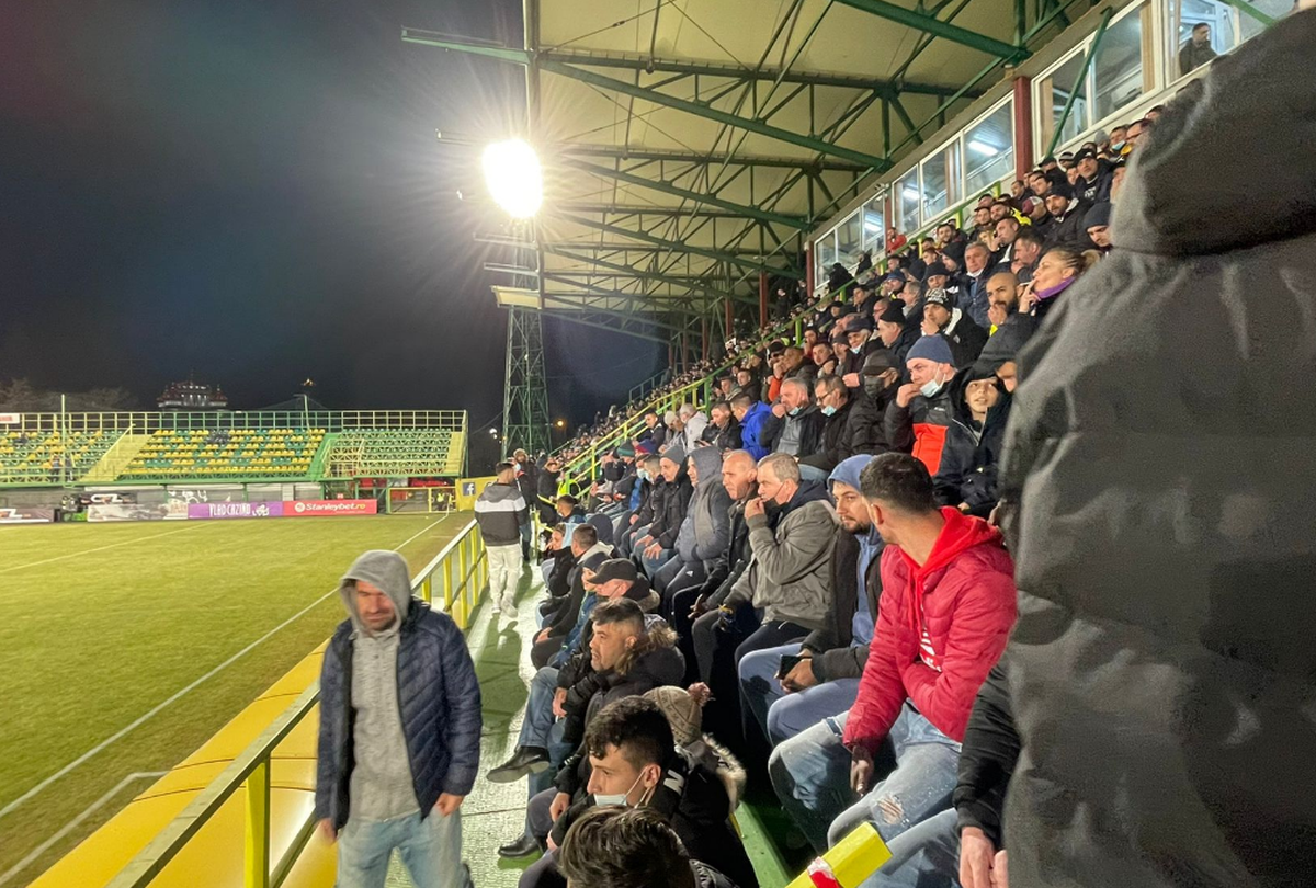 Au încălcat legea la CS Mioveni - FCSB » Ce s-a întâmplat în tribune