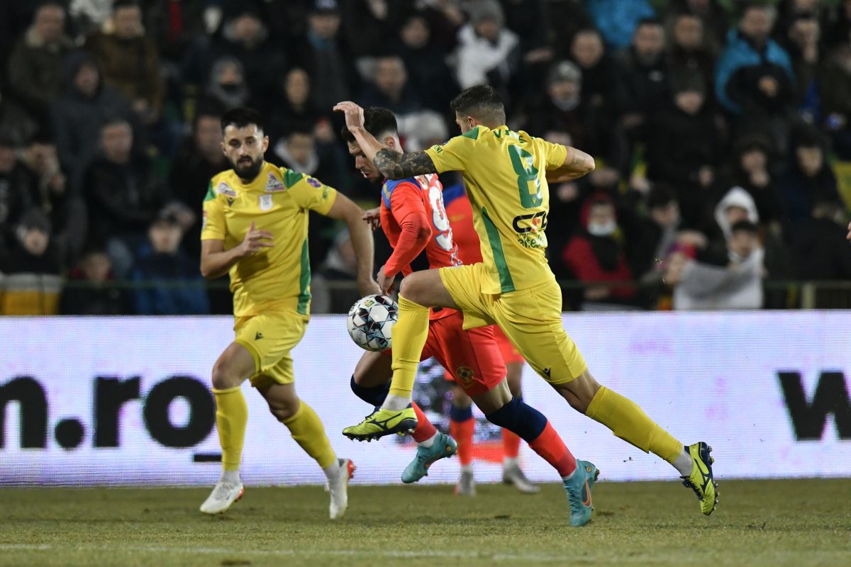 FCSB, criticată în direct: „Glumă, glumă, dar nu jucăm nimic! Ăsta nu e jocul Stelei, nu e joc de campioană”