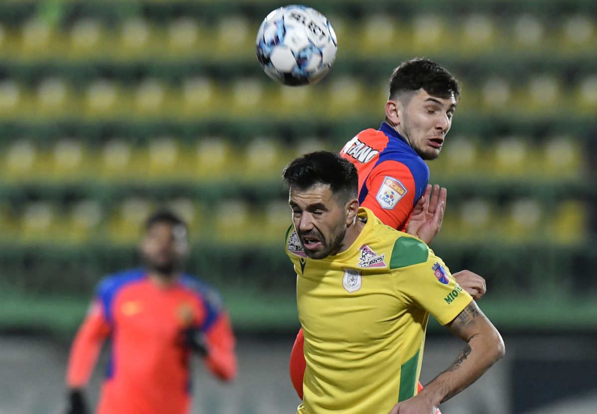 Un jucător de la FCSB, cel mai slab de pe teren în meciul cu CS Mioveni » Cât a luat fotbalistul criticat de Becali