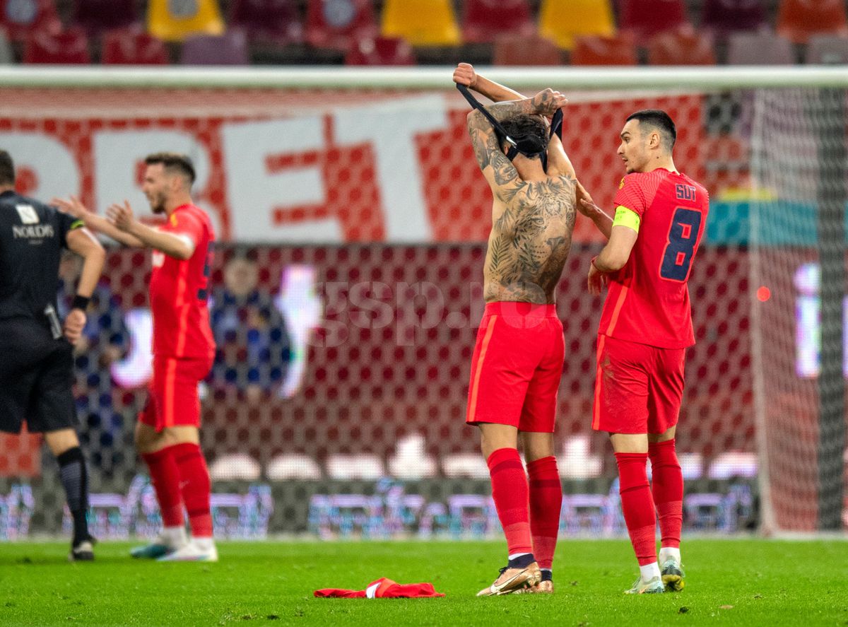 Doi titulari de la FCSB au avut probleme în meciul cu Universitatea Craiova » Dezvăluiri din vestiar