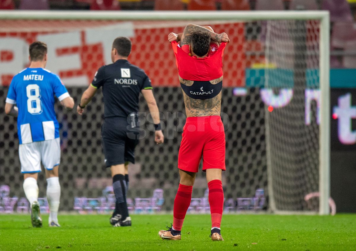 Doi titulari de la FCSB au avut probleme în meciul cu Universitatea Craiova » Dezvăluiri din vestiar