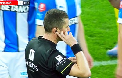 Cum a scăpat Basilio Ndong de eliminare în FCSB - Craiova » Un detaliu milimetric remarcat de Hațegan a răsturnat decizia lui Cojocaru