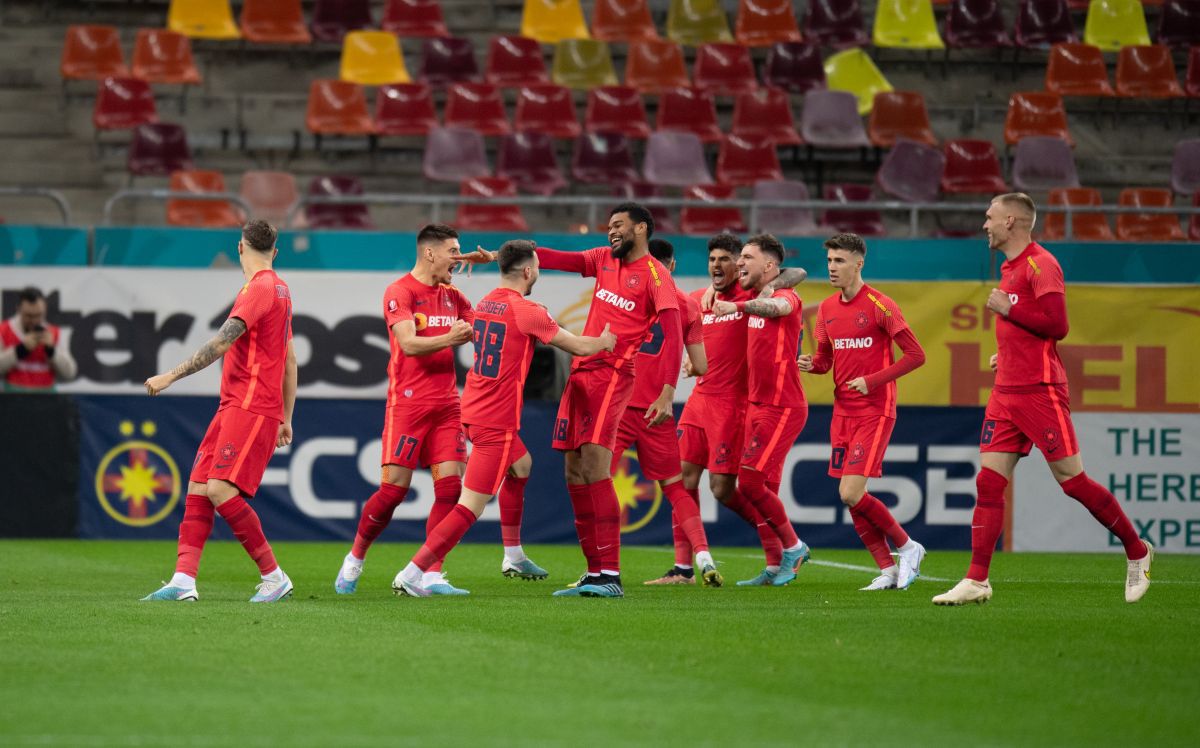 Doi titulari de la FCSB au avut probleme în meciul cu Universitatea Craiova » Dezvăluiri din vestiar