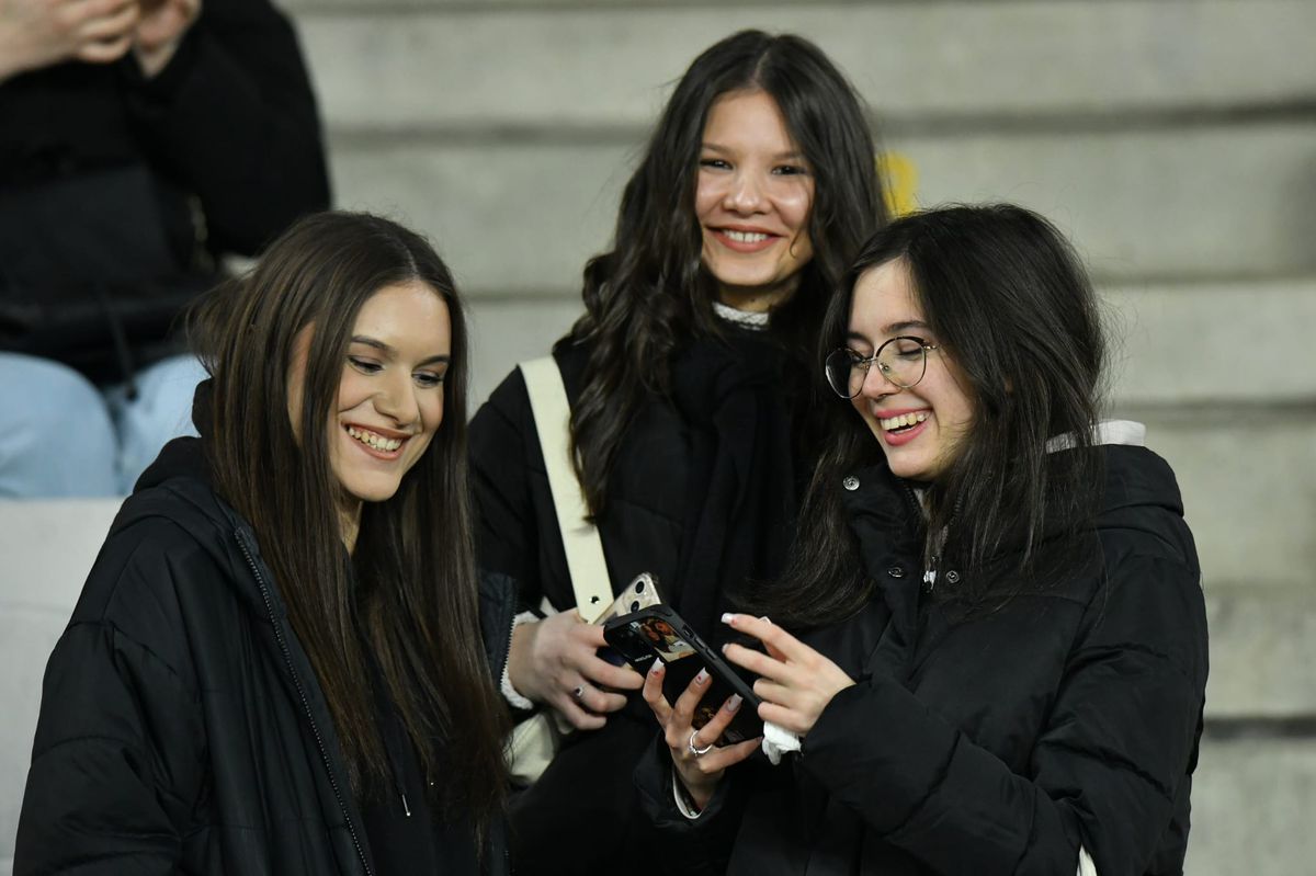 Atmosferă superbă la U Cluj - FCSB » Număr impresionant de roș-albaștri „infiltrați” printre ardeleni