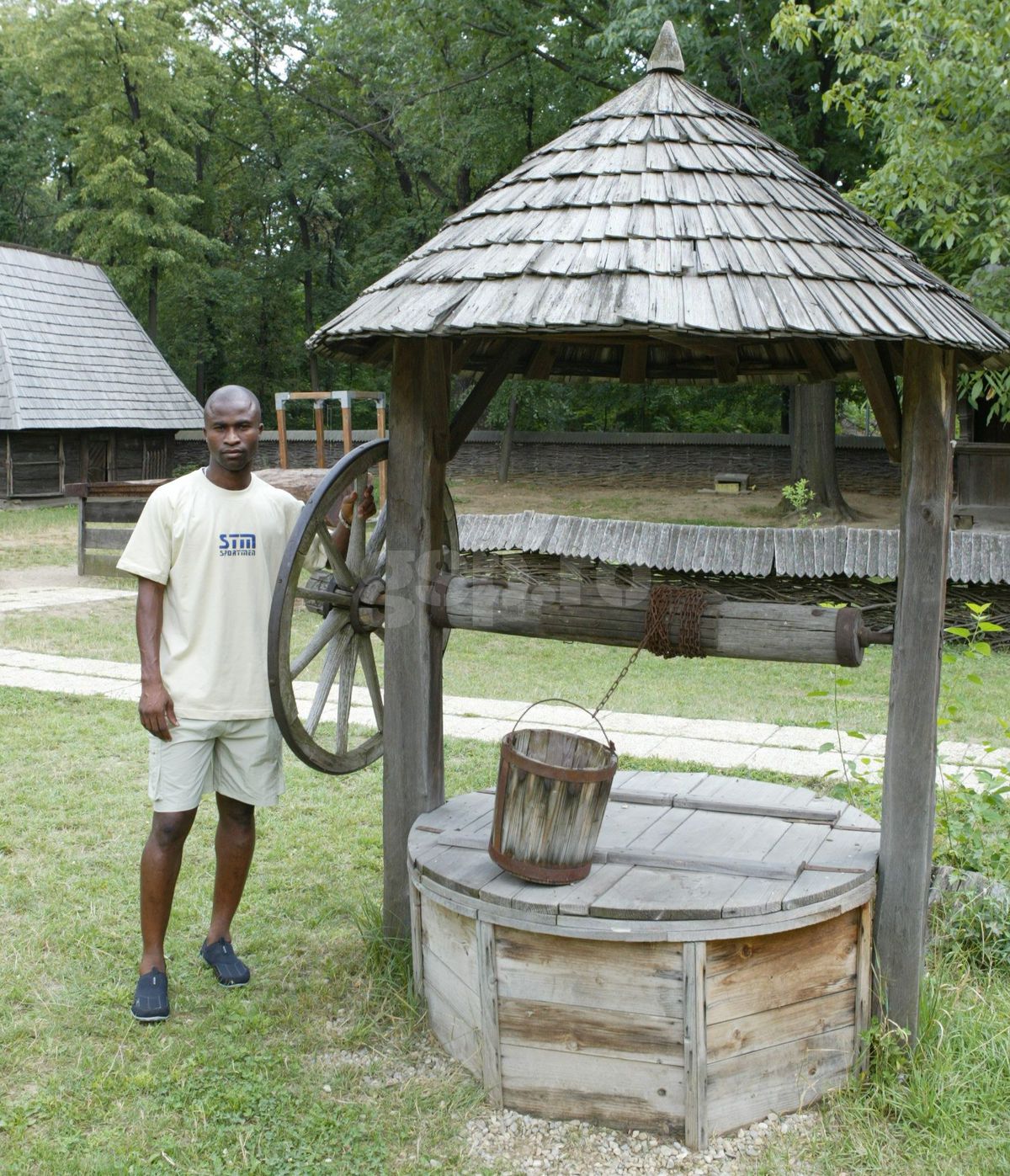 FOTO Samuel Okunowo la Muzeul Satului în 2003