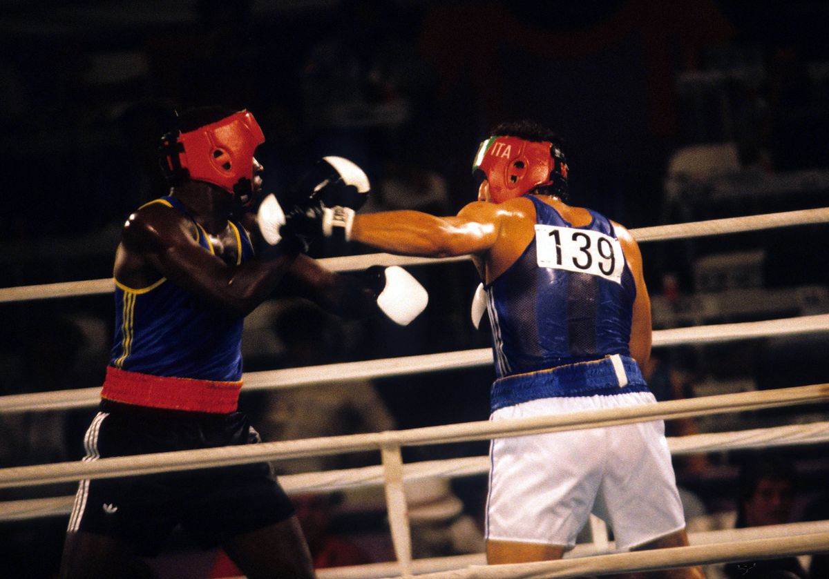 „Am dat mâna cu șeful mafiei Gambino” » Interviu de la Ploiești cu o legendă a boxului: acuzat de aranjament pentru a ajunge la Mike Tyson