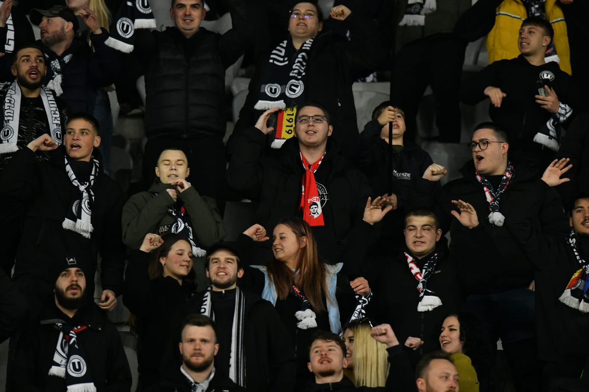 Suporterii de la U Cluj - FCSB
