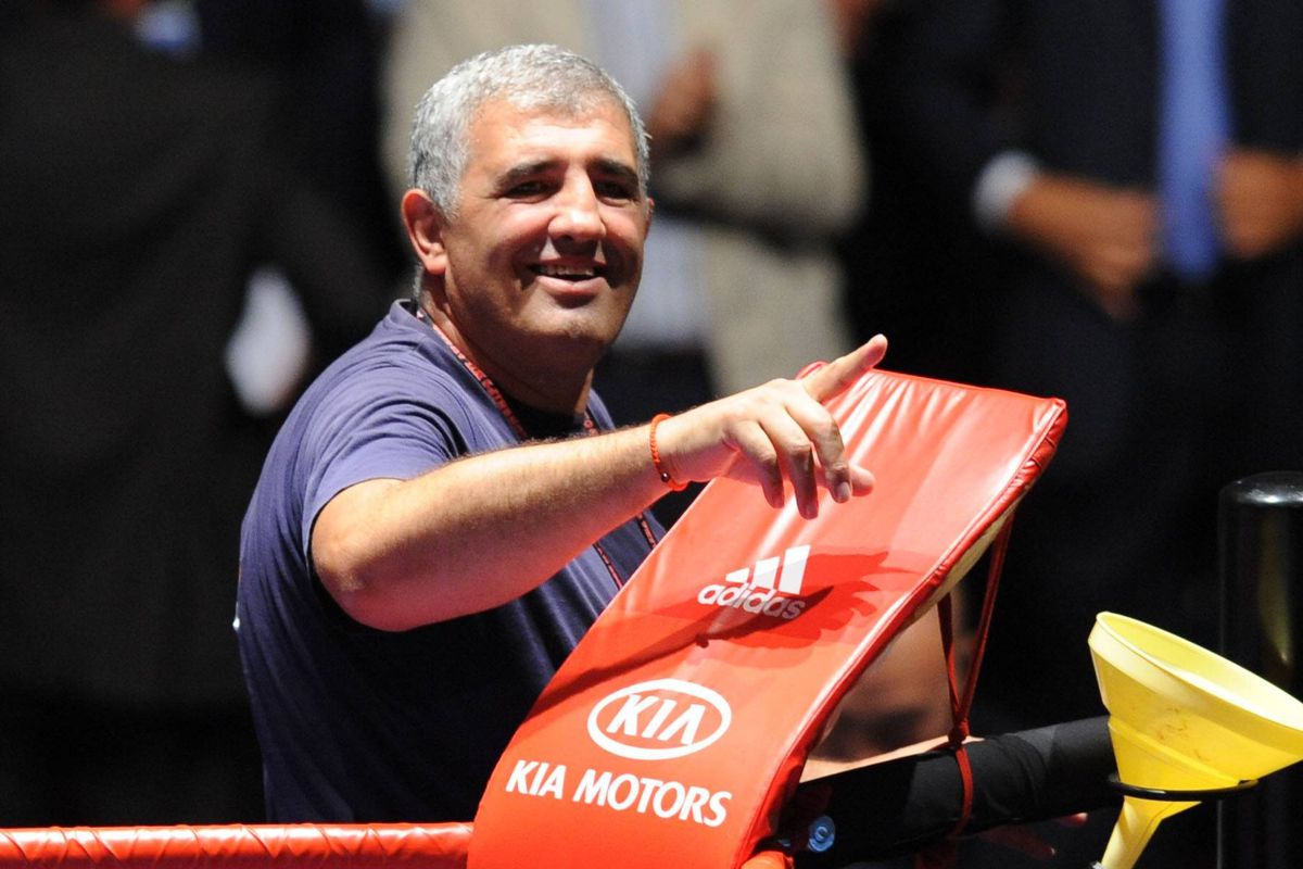 „Am dat mâna cu șeful mafiei Gambino” » Interviu de la Ploiești cu o legendă a boxului: acuzat de aranjament pentru a ajunge la Mike Tyson