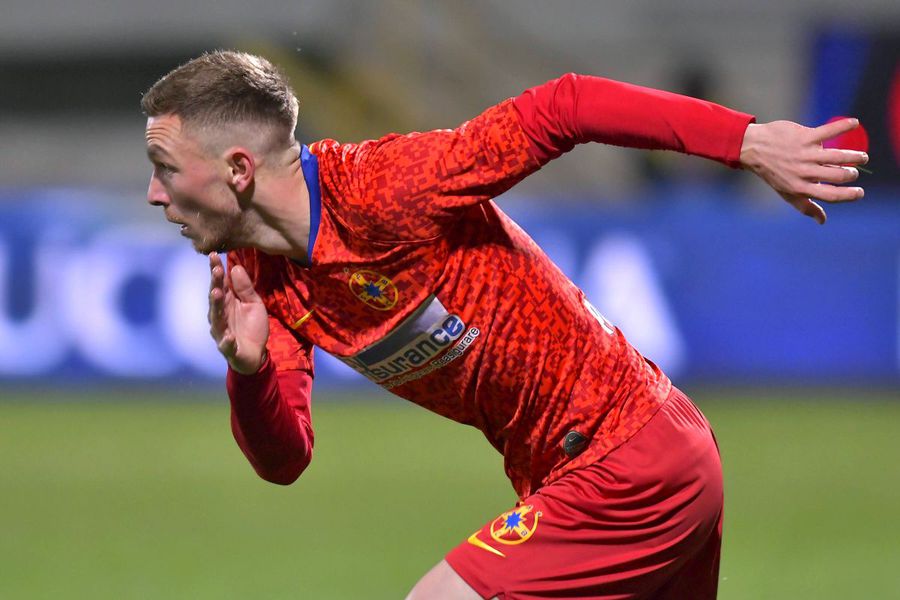 Ionuț Panțîru la FCSB / foto: Imago Images Ionuț Panțîru a rămas fără echipă » Jucătorul s-a contrat cu un fan: „Scuză-mă pe mine”