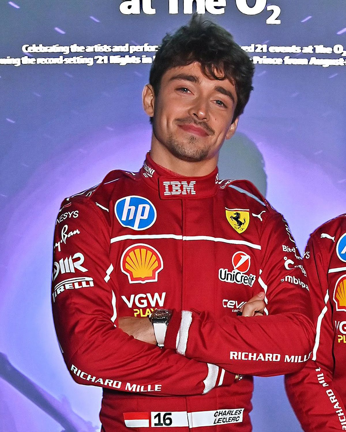 Show la Londra! Pentru prima dată, toate echipele și-au prezentat monoposturile simultan: Hamilton, prima apariție la Ferrari + huiduieli pentru Verstappen și FIA