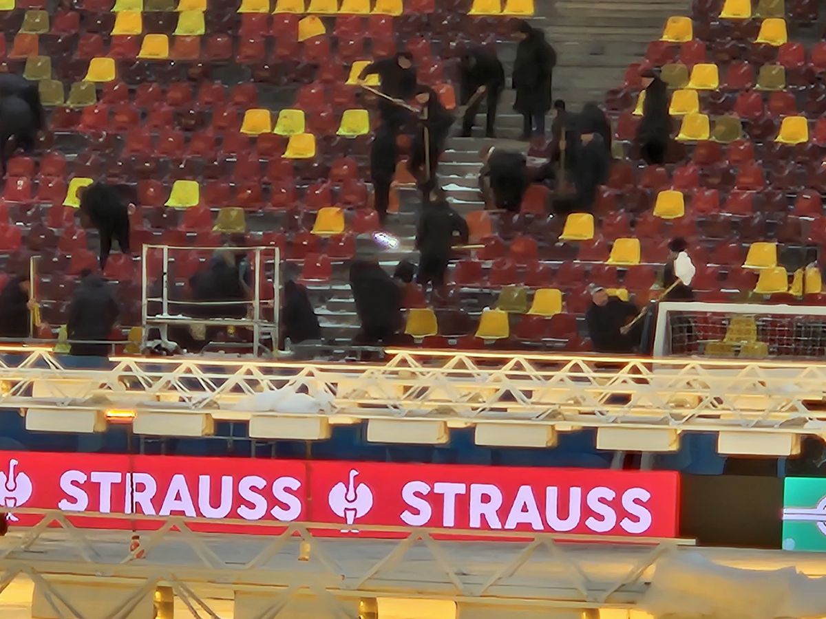 Suporterii FCSB l-au ascultat pe Mihai Stoica » Imaginile serii, pe Arena Națională: câți au venit la deszăpezire