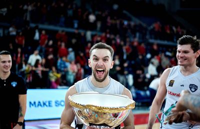 Interviu cu fundașul naționalei, proaspăt câștigător al Cupei României: „Viața nu începe și nu se termină cu baschetul” + Fotografii cu cel mai recent hobby