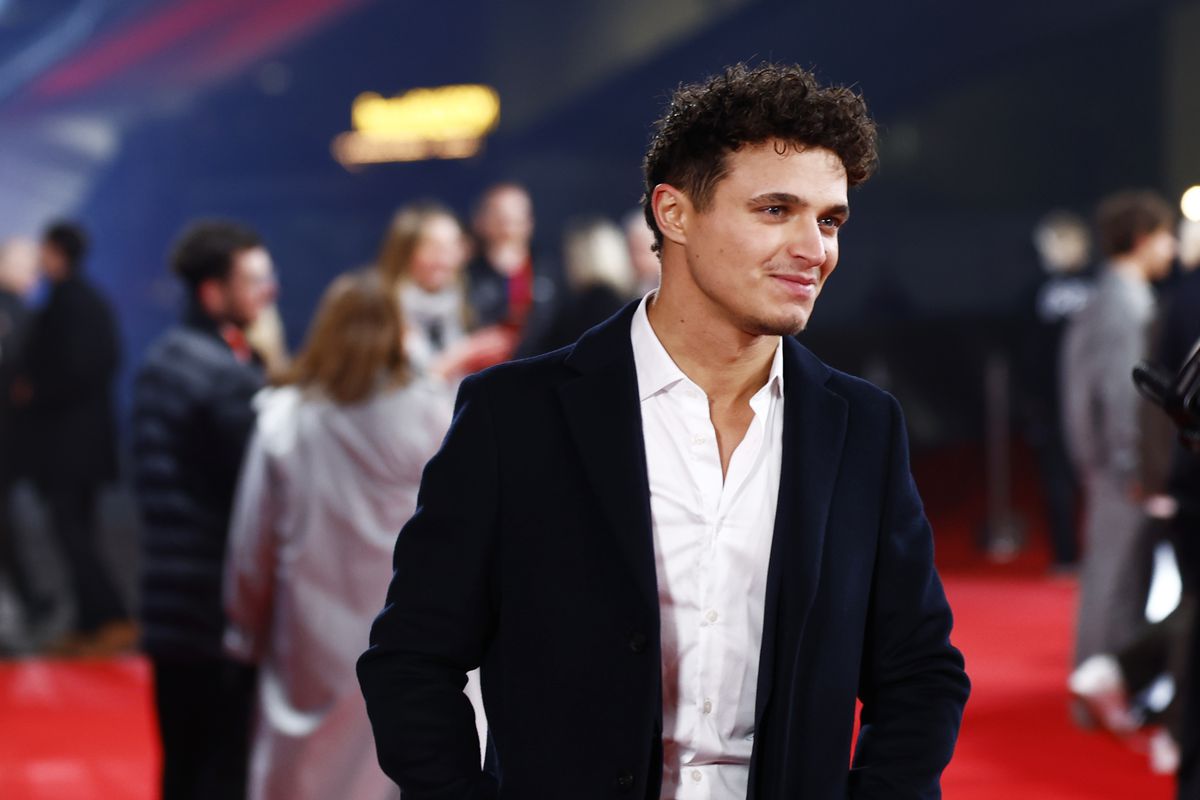 Show la Londra! Pentru prima dată, toate echipele și-au prezentat monoposturile simultan: Hamilton, prima apariție la Ferrari + huiduieli pentru Verstappen și FIA