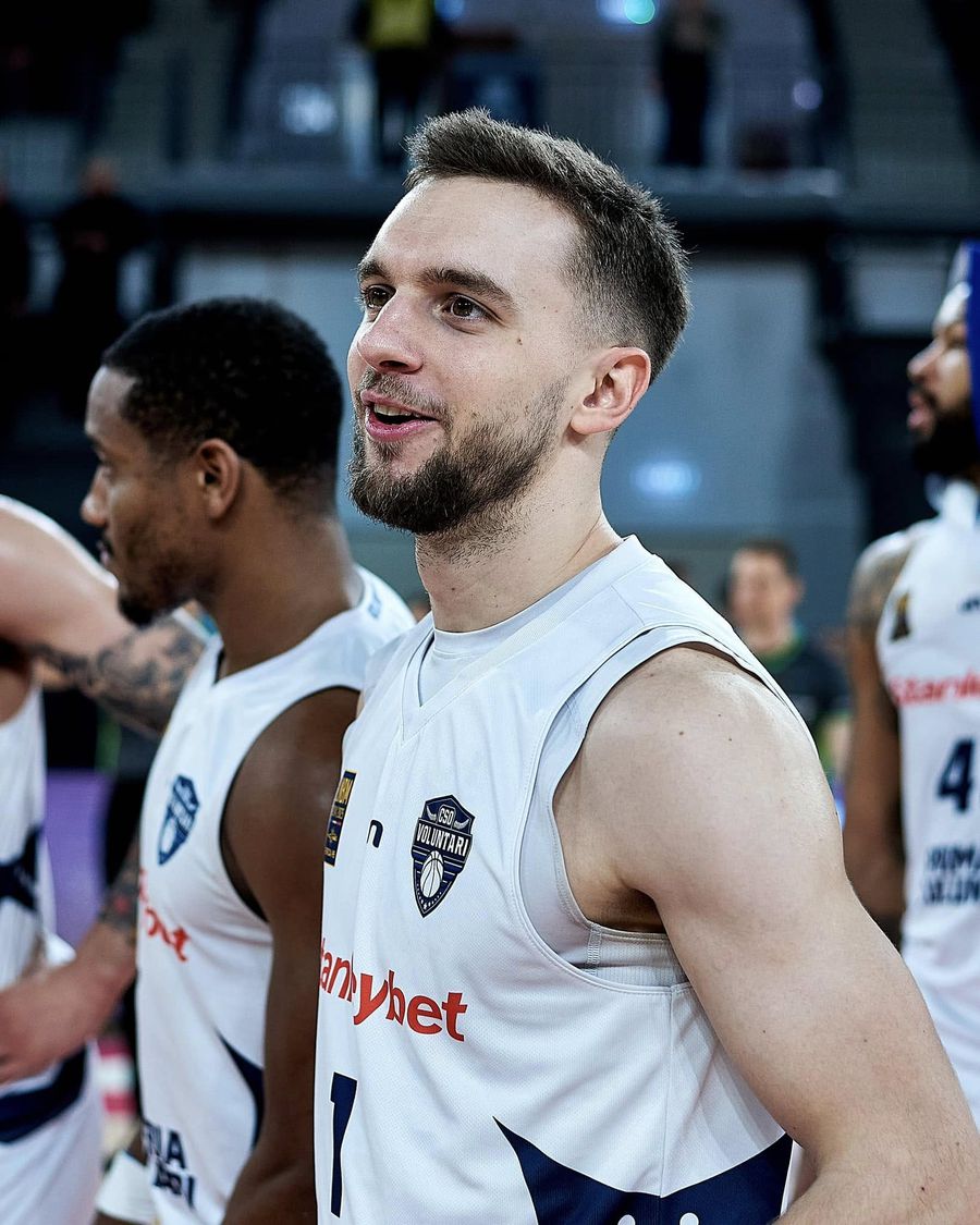 Lucas Tohătan/Foto: Cătălin Soare (CSO Voluntari) Interviu cu fundașul naționalei, proaspăt câștigător al Cupei României: „Viața nu începe și nu se termină cu baschetul” + Fotografii cu cel mai recent hobby