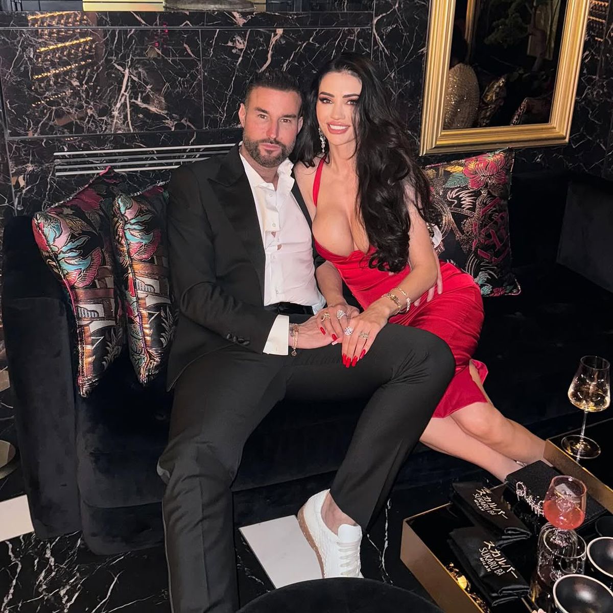 Fotomodelul român care s-a iubit în trecut cu un fotbalist din Serie A și cu un pilot de Moto GP, răsfățată de iubitul milionar de Valentine's Day