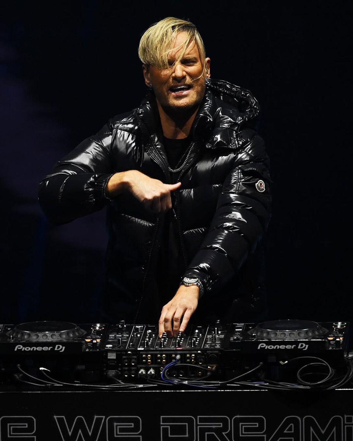 Show la Londra! Pentru prima dată, toate echipele și-au prezentat monoposturile simultan: Hamilton, prima apariție la Ferrari + huiduieli pentru Verstappen și FIA