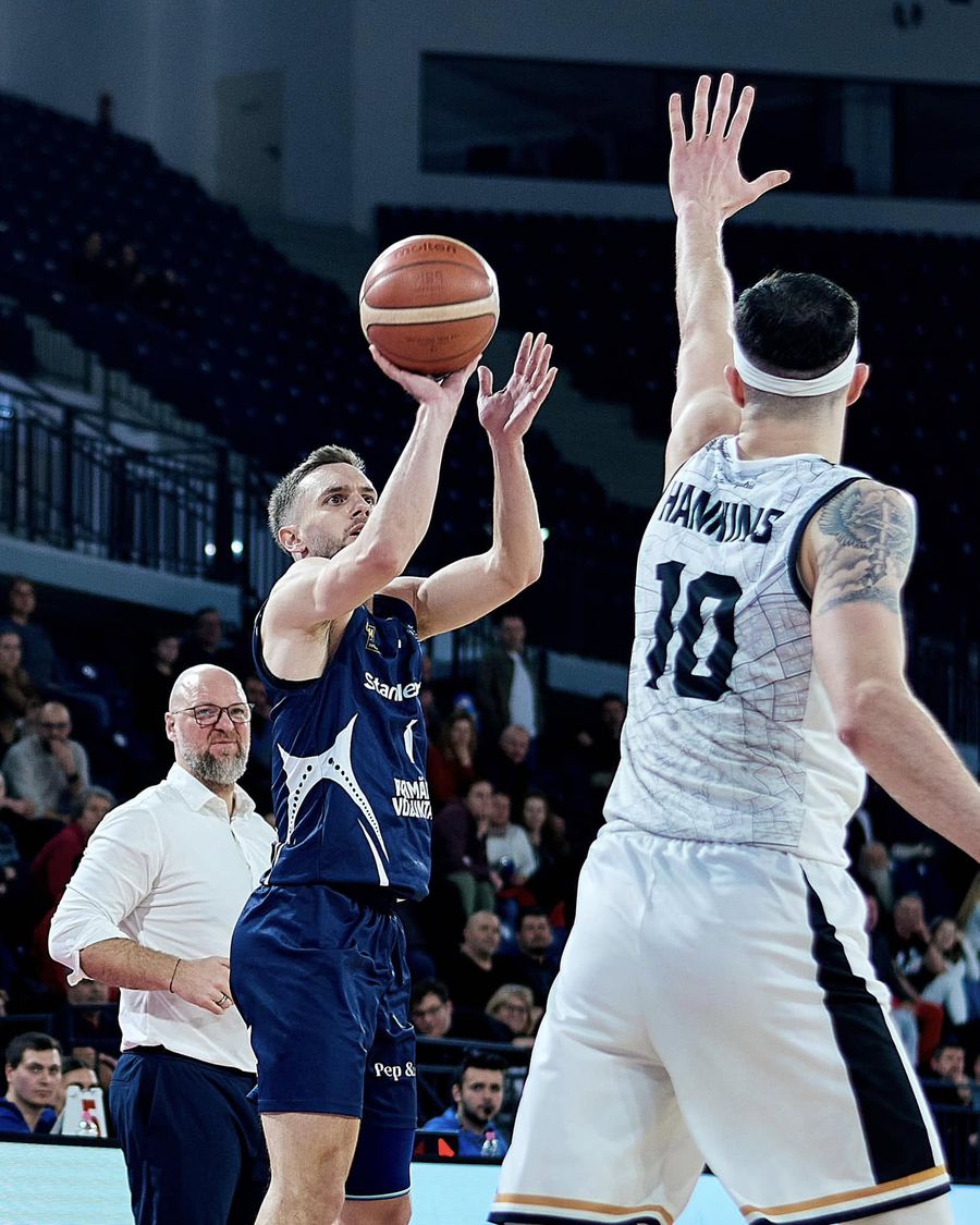 Lucas Tohătan/Foto: Cătălin Soare (CSO Voluntari) Interviu cu fundașul naționalei, proaspăt câștigător al Cupei României: „Viața nu începe și nu se termină cu baschetul” + Fotografii cu cel mai recent hobby