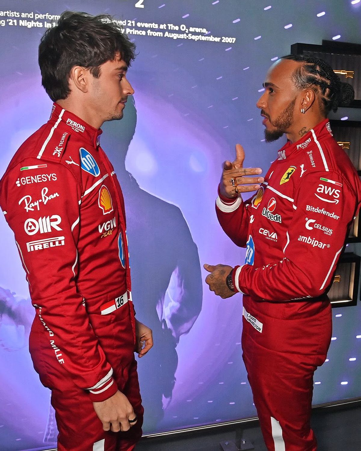 Show la Londra! Pentru prima dată, toate echipele și-au prezentat monoposturile simultan: Hamilton, prima apariție la Ferrari + huiduieli pentru Verstappen și FIA