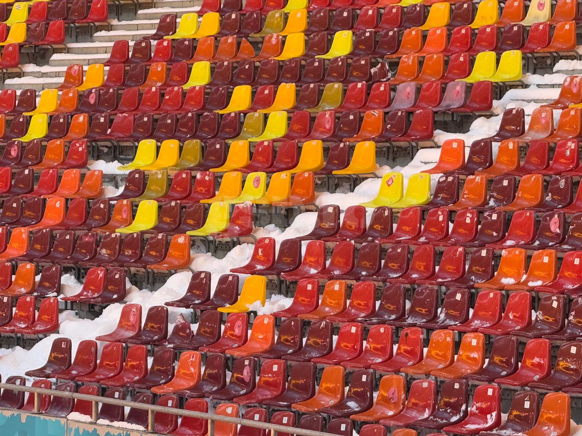 Suporterii FCSB l-au ascultat pe Mihai Stoica » Imaginile serii, pe Arena Națională: câți au venit la deszăpezire