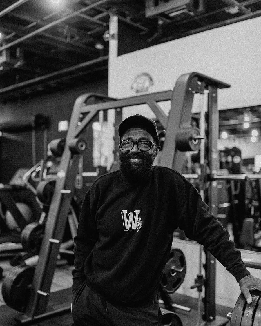 Charles Glass Un român dezvăluie cum se antrenează Arnold Schwarzenegger la 77 de ani: „Are încă o forță incredibilă în brațe”