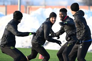 FCSB, antrenament lângă grămezile de zăpadă » Imagini tari înainte de meciul cu PAOK